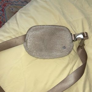 everywhere belt bag fleece